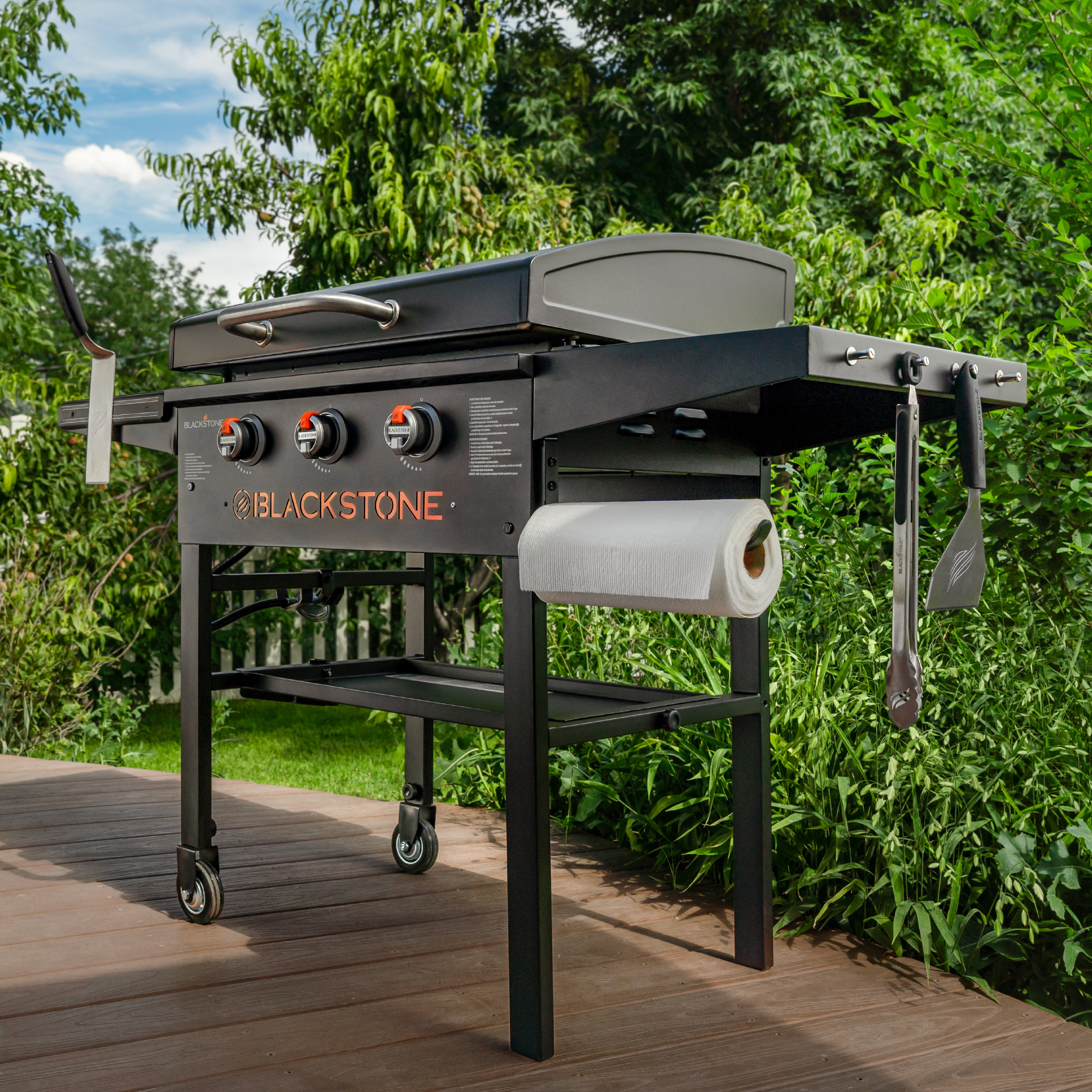 Blackstone 28 Inch 3-Burner XL Griddle With Hood And Side Shelves – 28,500 BTU, Propane, Open Box