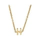 thumbnail image 1 of Un collar de oro con las iniciales de un nombre femenino de moda es un regalo para adolescentes femeninas, 1 of 5