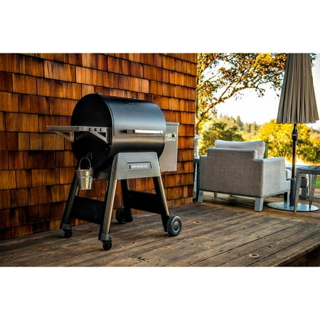 Traeger Grills - Ironwood 650 Pellet Grill and Smoker with WiFire - Black