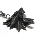 thumbnail image 2 of Collar con medallón de 3 lobos de The Witcher, colgante con cabeza de lobo vikingo antiarañazos, para regalos, colocación diaria, ojo negro, 2 of 7