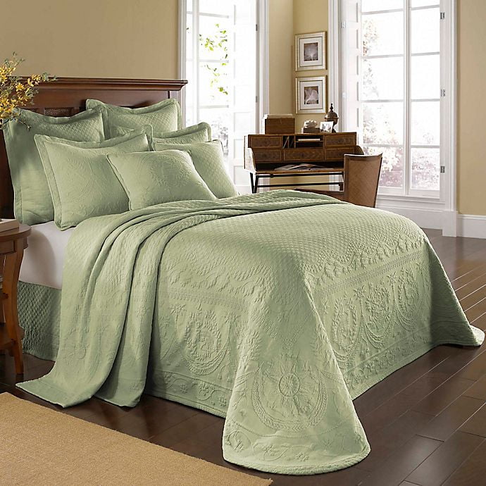 Historic Charleston Collection Matelassé Queen Bedspread in Sage