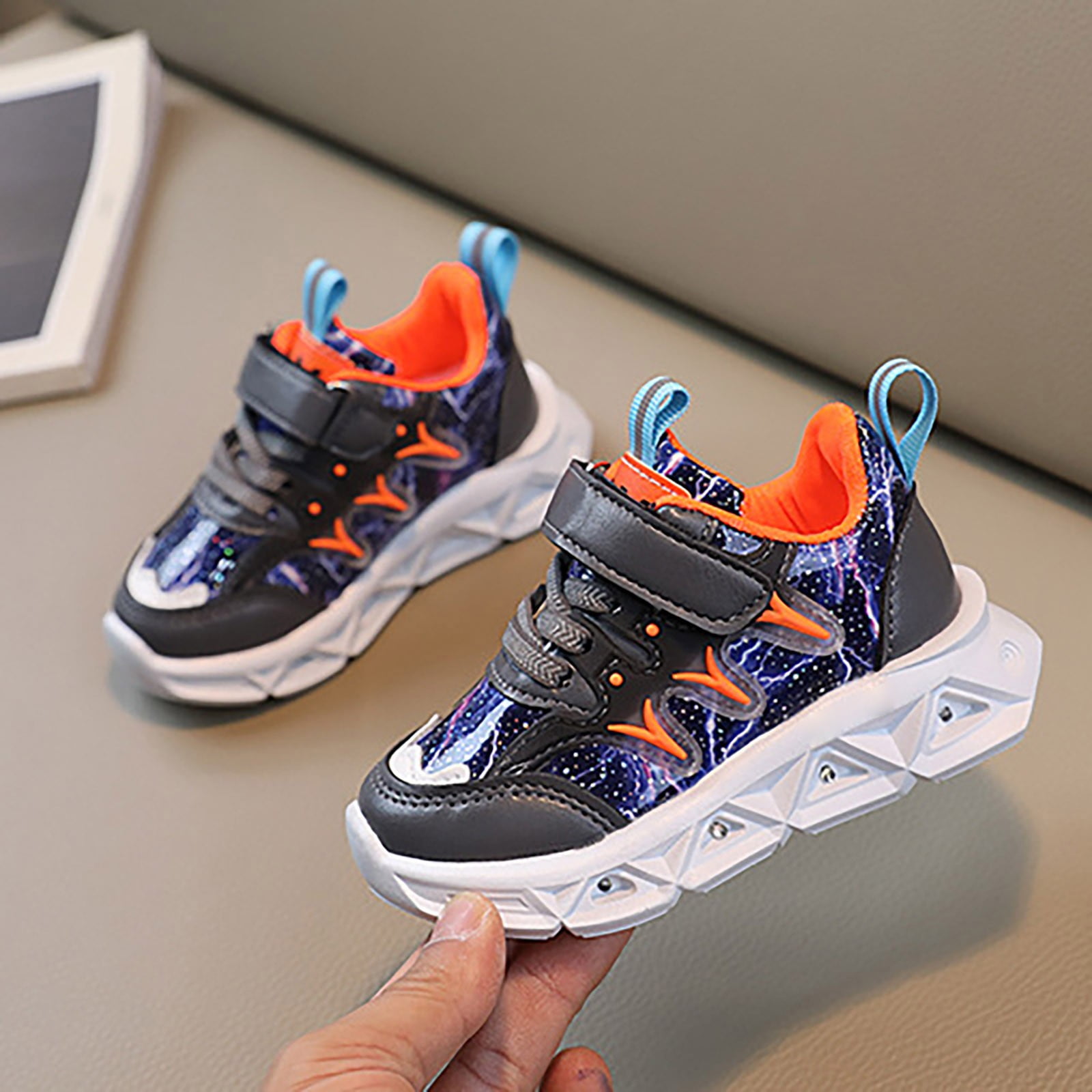Toddler / Kid Breathable Lace- up LED Sneakers