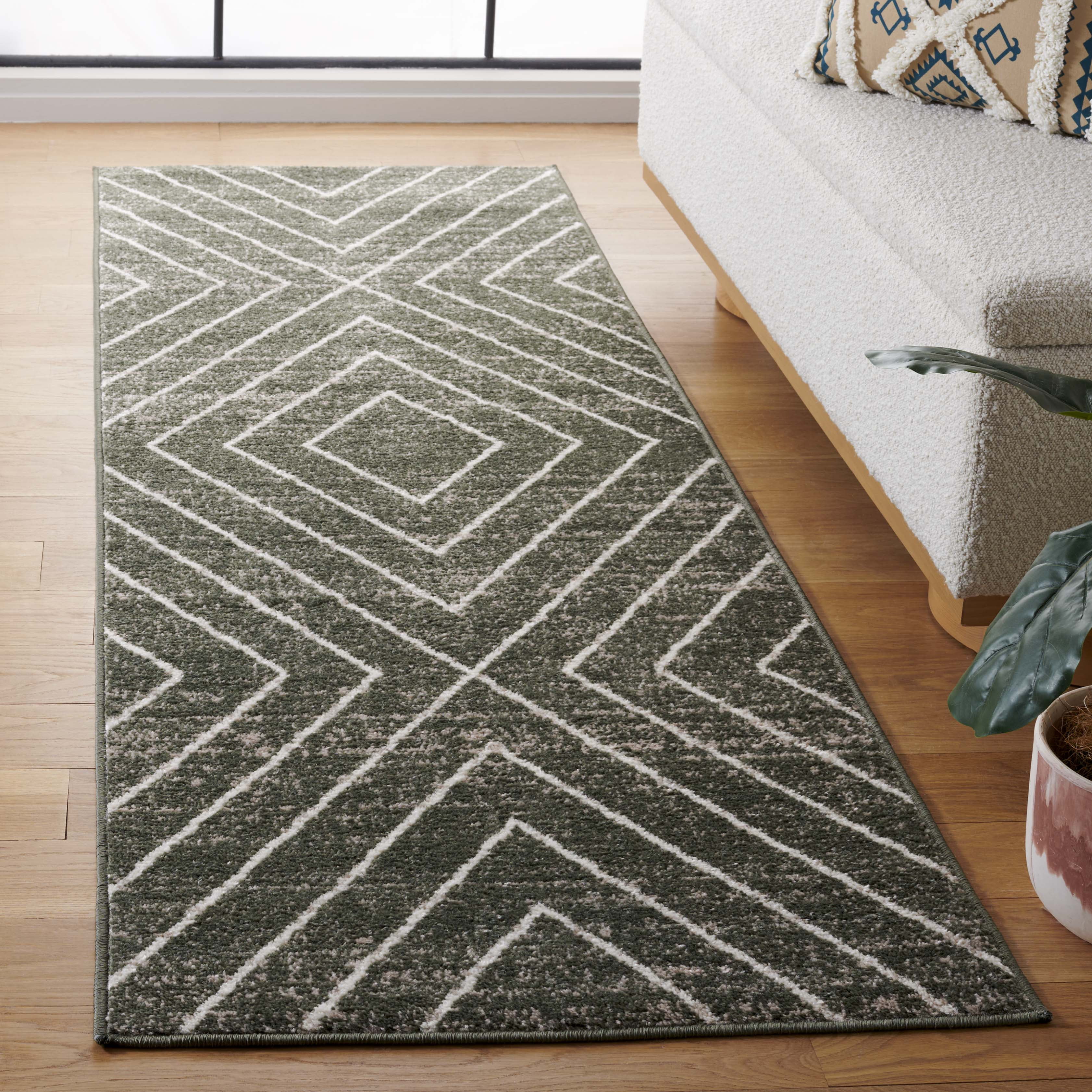 SAFAVIEH Adirondack Evonne Geometric Runner Rug, Dark Green/Ivory, 2'6" x 8'