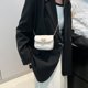 thumbnail image 2 of Small Love Coin Purse Mini Heart Bag Square Diseñador Mujeres Pu Shoulder Cadena Color Sólido Al Aire Libre, 2 of 9