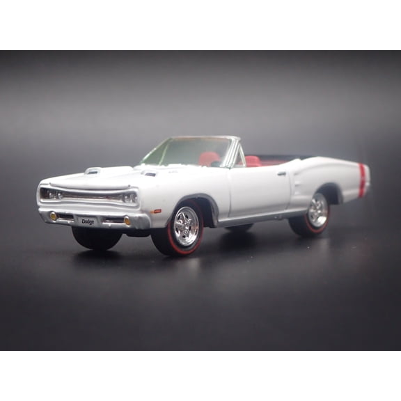 (Open Box) 1969 69 DODGE CORONET RT CONVERTIBLE WHITE 1/64 SCALE DIORAMA DIECAST MODEL CAR