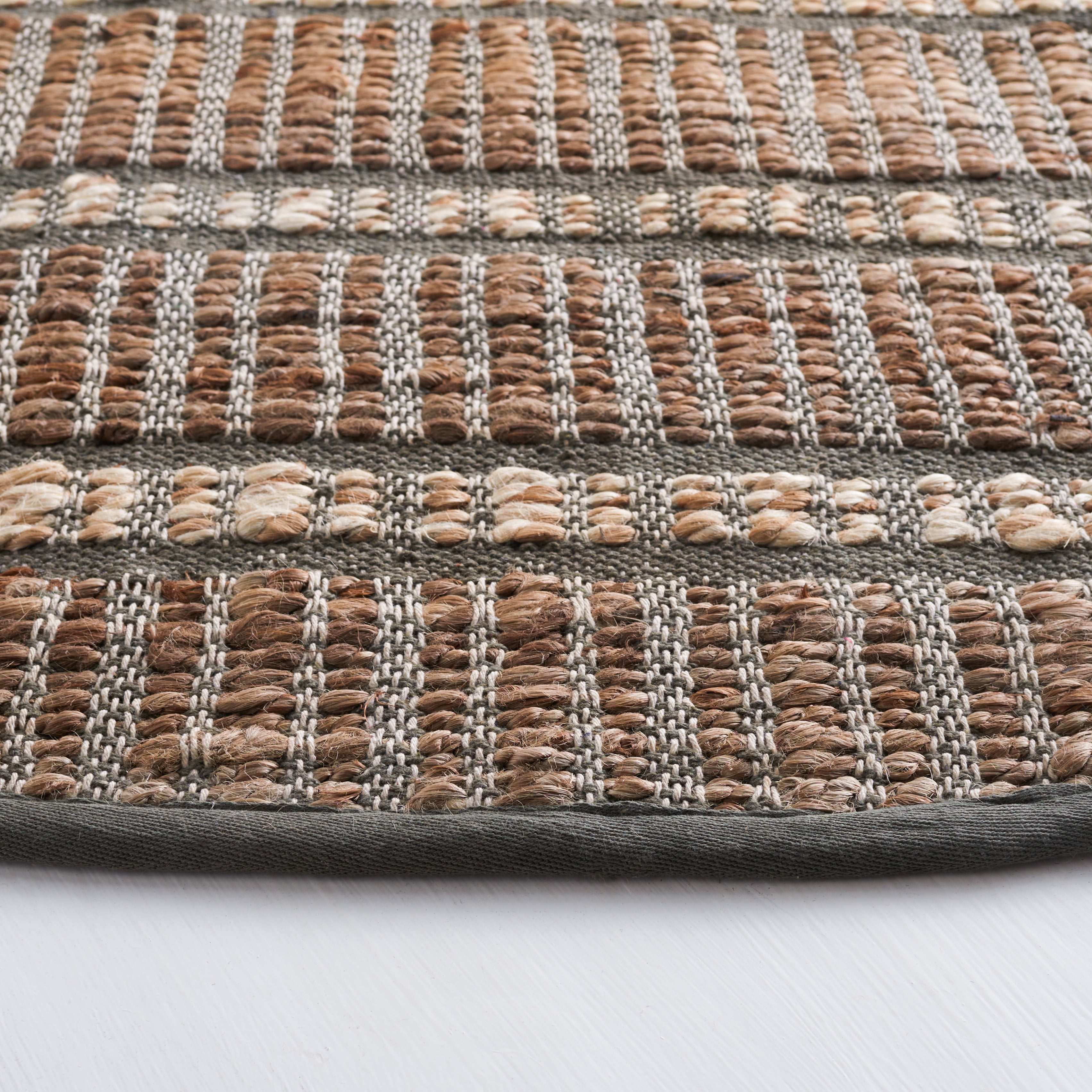 SAFAVIEH Natural Fiber Kostadin Striped Area Rug, Olive/Natural, 7' x 7' Round