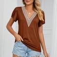 thumbnail image 2 of Camiseta informal holgada de Color puro con empalme de encaje y mangas cortas con cuello en V para mujer, 2 of 7