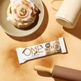 thumbnail image 3 of Barras de proteína ONE, rollo de canela, sin gluten con 20 g de proteína y 1 g de azúcar, productos básicos para la despensa, 2,12 oz (12 unidades), el embalaje puede variar, 3 of 5