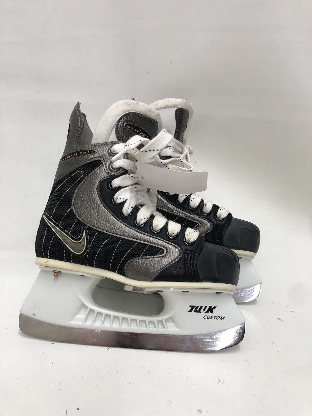 Etna snap wolf Used Nike IGNITE Youth 13.5 Ice Skates / Ice Hockey Skates - Walmart.com
