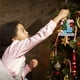 thumbnail image 3 of Xihbxyly Adorno Navideño Personalizado, Decoración de Resina Diy, Regalo de Cuarentena, Recuerdo Navideño para Amigos y Familiares, Personalizable, Incluye Lazo de Cinta, 7 × 10 Cm, Juego de 1/2/3 Pi, 3 of 3