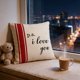 thumbnail image 5 of Funda de almohada de lino con estampado de corazones y letras | Funda de cojín decorativa para sofá o cama | Funda de almohada cuadrada de 45x45 cm, 5 of 6