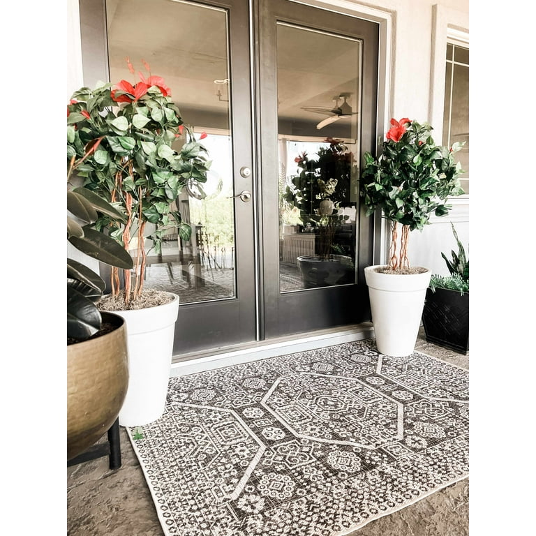 Hauteloom Kingscliff Outdoor Runner Rug - Outside Porch Patio Area Rug  Carpet - Waterproof Rug - Traditional Moroccan Farmhouse - Black, Beige,  Cream, Gray - 2'7 x 12' 