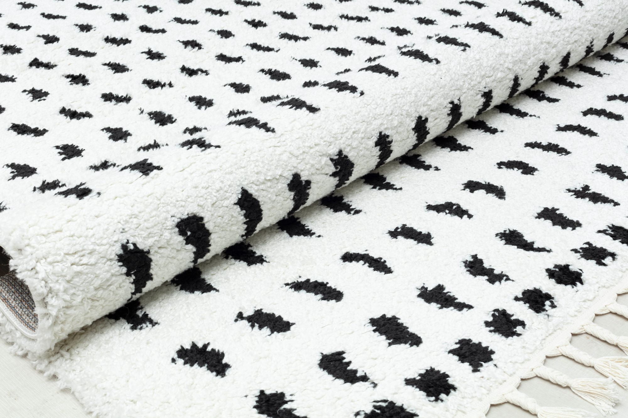 Rugs America BT15B Calm Creation Dots Modern White Area Rug, 2'6" x 4'