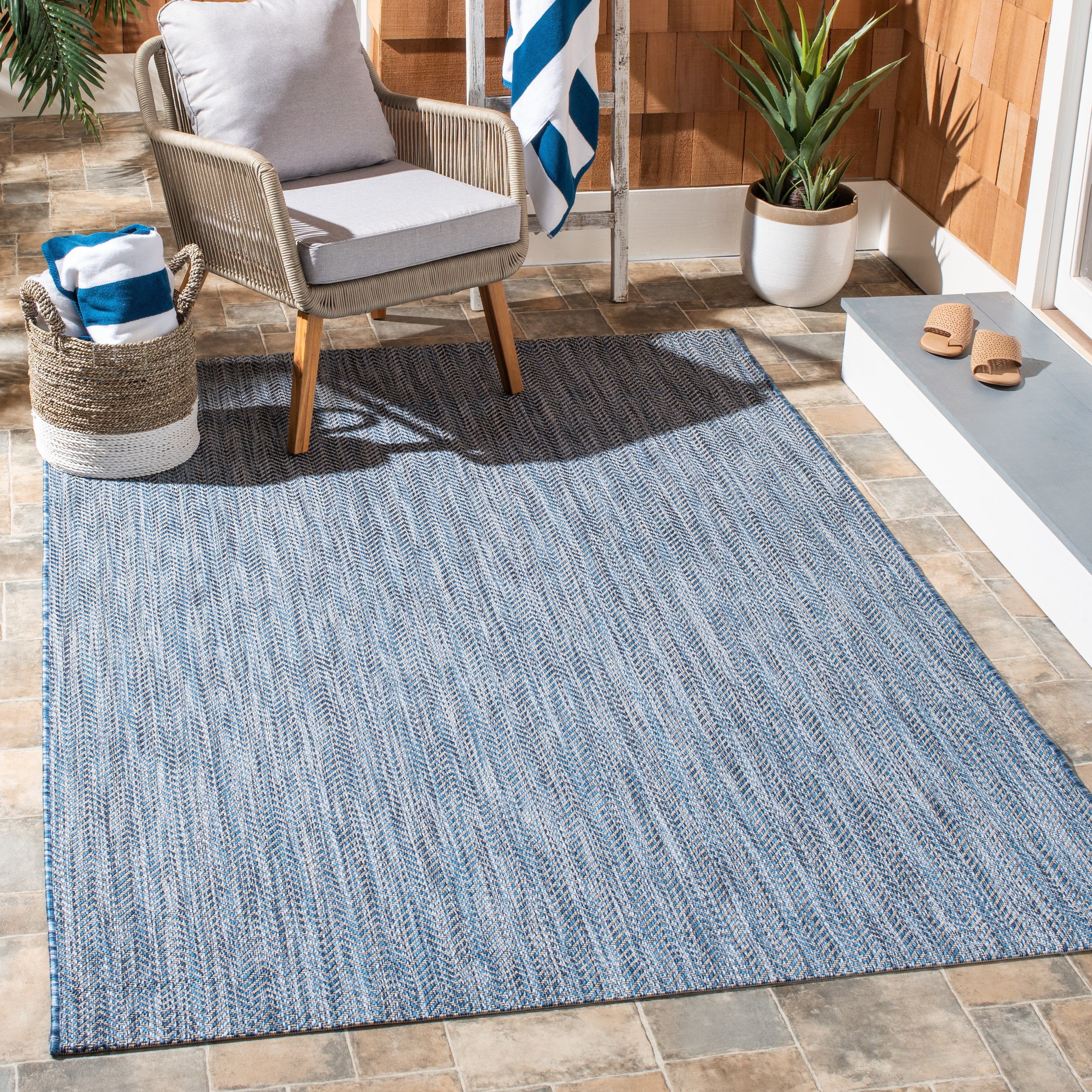 Safavieh Courtyard Blazhe Chevron Indoor/Outdoor Area Rug, Navy/Gray, 4' x 5'7"