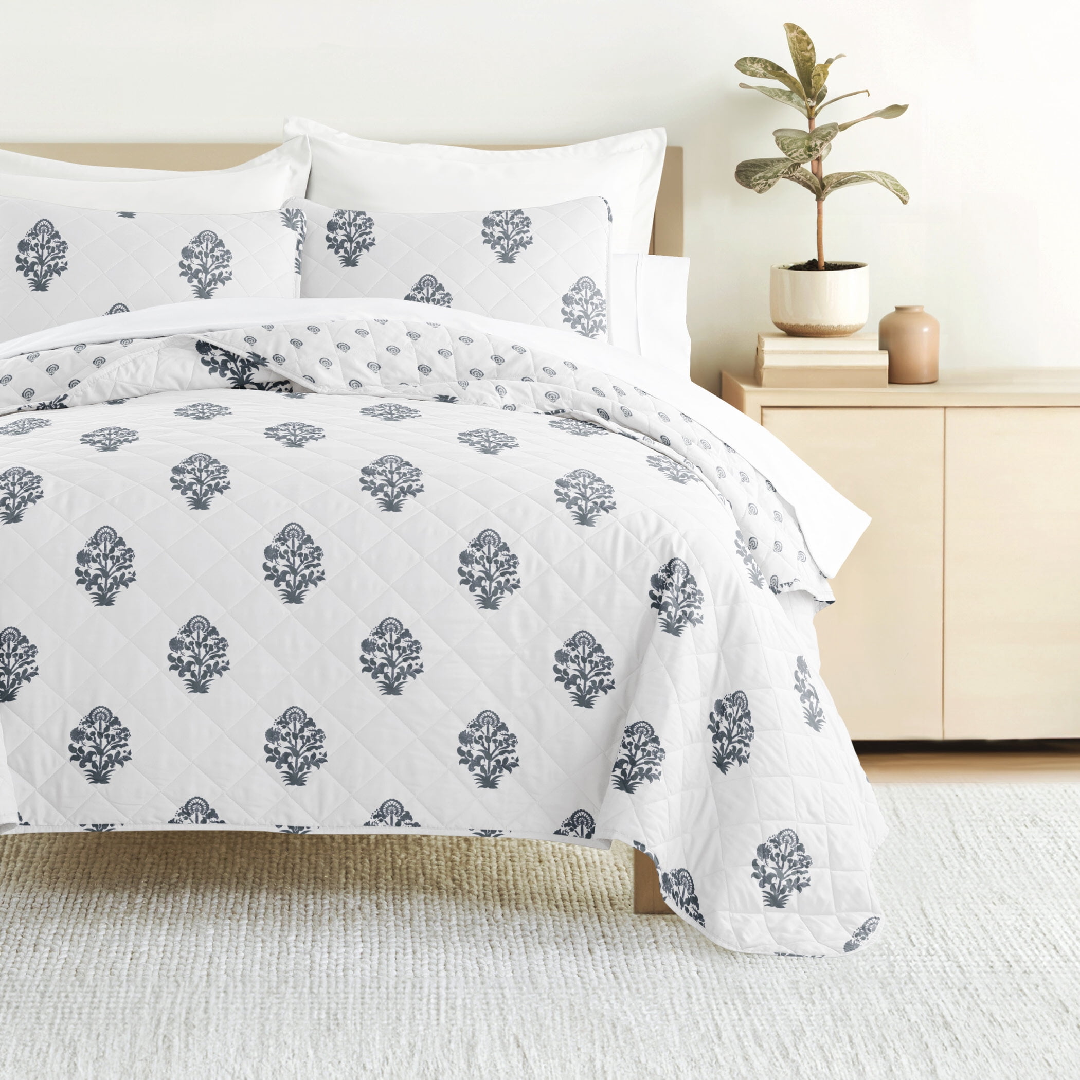 Lightweight Quilt Set Super Soft Wrinkle Resistant Quilted Coverlet Floral Patterns by Comfort Canopy