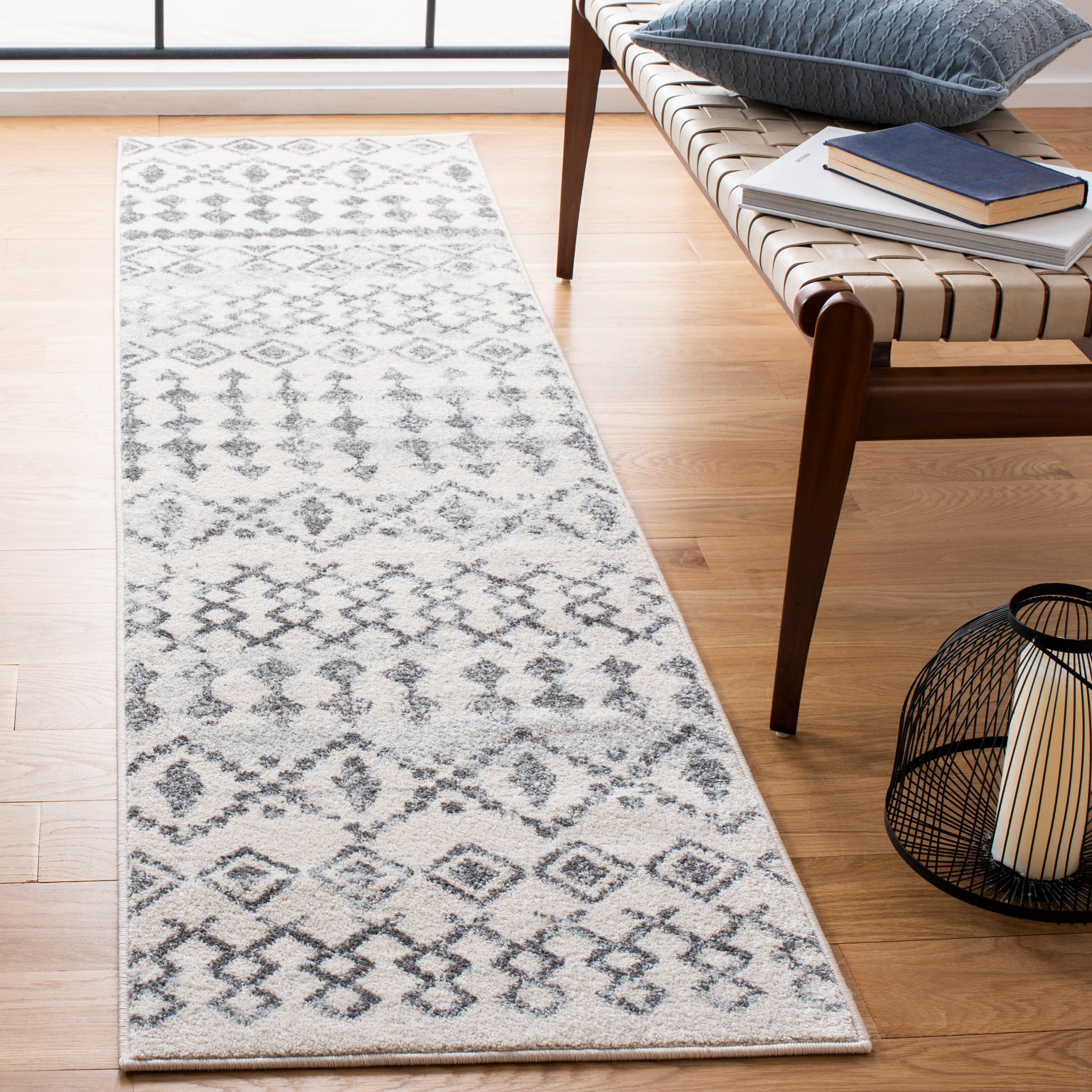 SAFAVIEH Mercer Everitt Distressed Runner Rug, Ivory/Grey, 2' x 8'