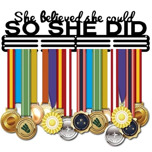 She Believed She Could SO SHE DID - Soporte para medallas, colgador de exhibición, montaje en pared, corredor de carreras, gimnasia, fútbol, marco de medallas deportivas YUNYI BRAND Deportes