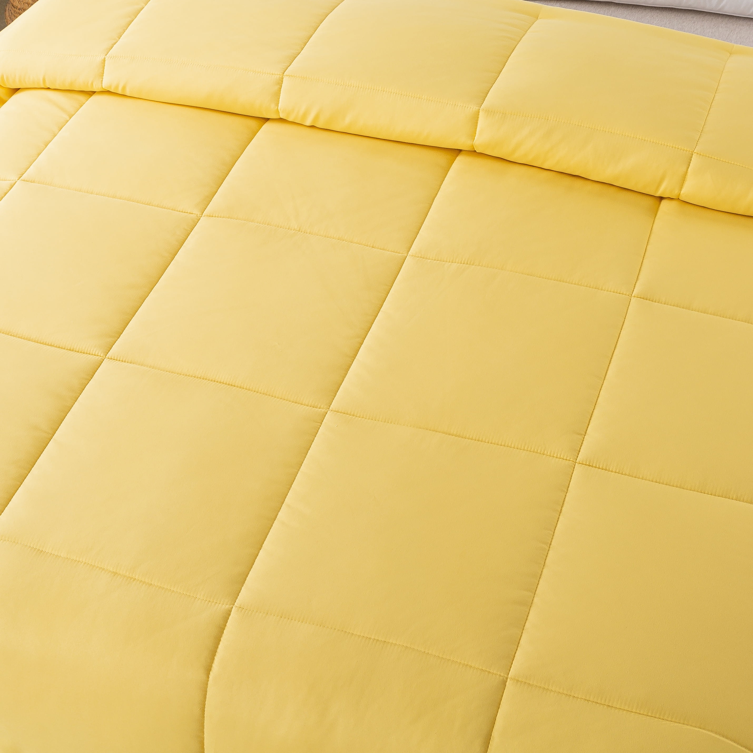 Mainstays Solid Yellow Hypoallergenic Down Alternative Comforter, Twin XL