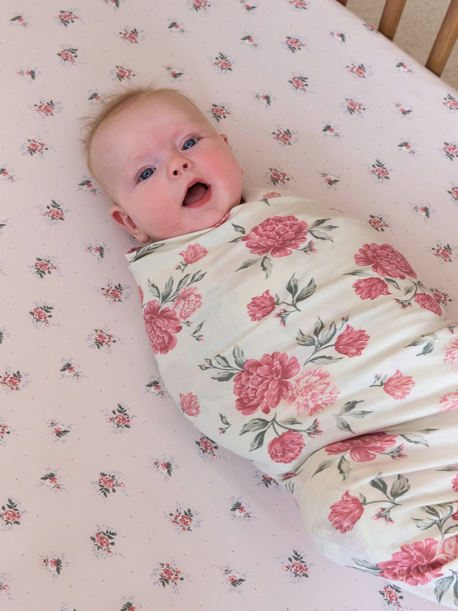 Modern Moments by Gerber Baby Neutral Super Soft Swaddle Blankets, 2-Pack, Flowers, One Size