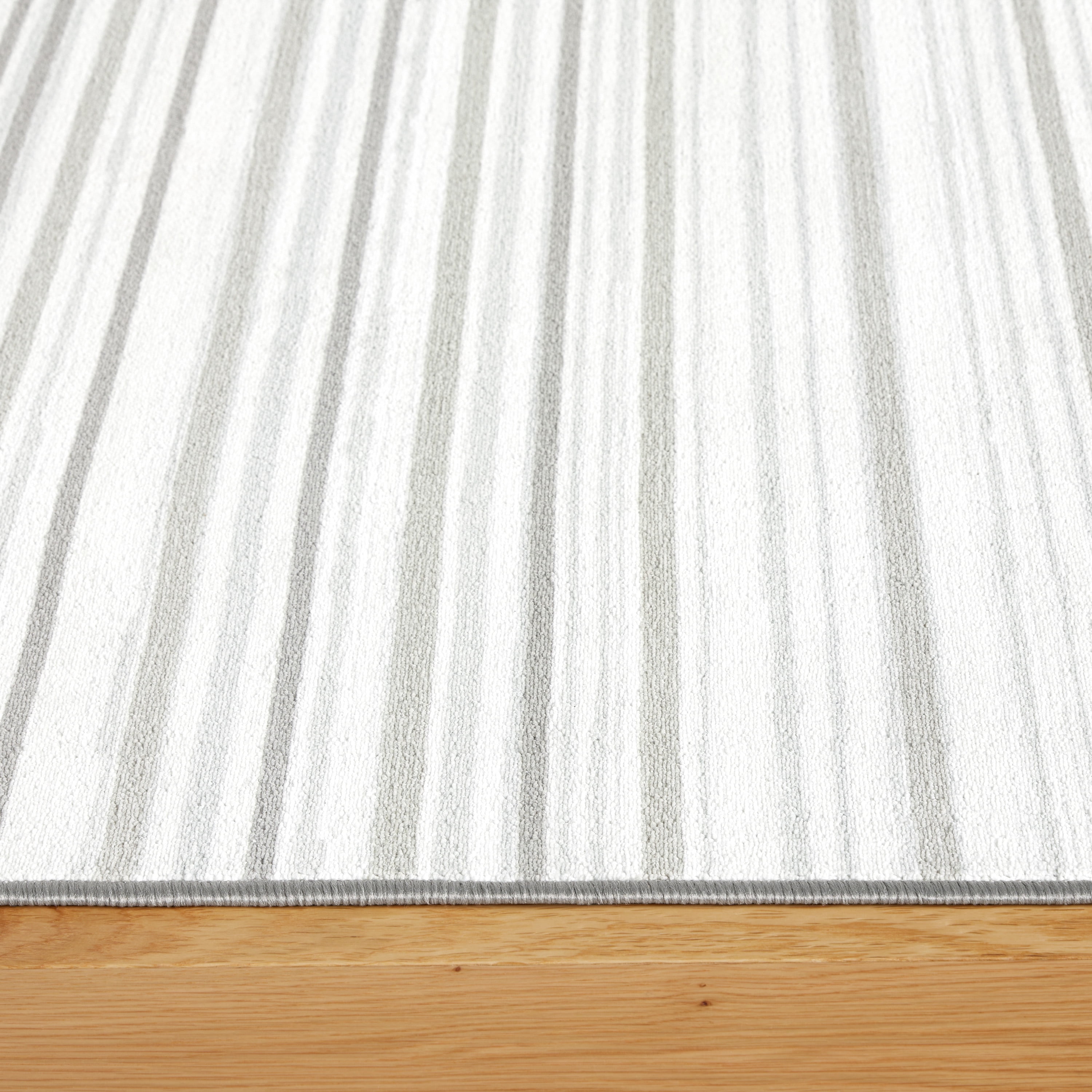 TOWN & COUNTRY BASICS Layne Modern Stripe Everwash® Washable Area Rug with Non-Slip Backing, Pet Friendly Rug, Silver/Grey, 5'2"x7'2"