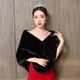 thumbnail image 4 of Guardurnaity Capa de invierno con cuello en V, chal de piel de imitación, ligero, grueso, a la moda, elástico, largo, elegante, para novia, capas suaves Prendas y trajes de cuerpo completo Negro Guardurnaity AP013585-01, 4 of 6