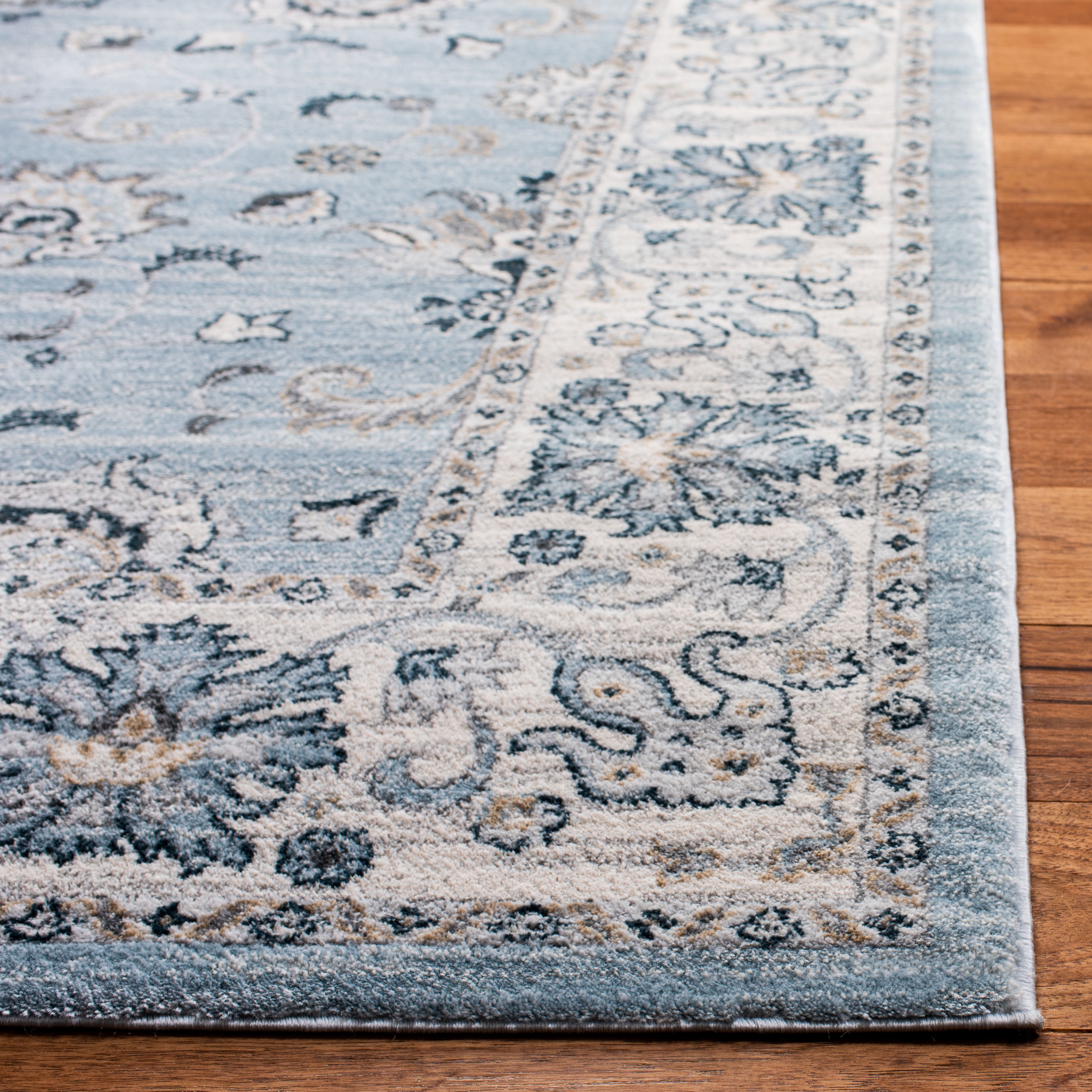 SAFAVIEH Isabella Kiana Oriental Area Rug, Light Blue/Cream, 5'3" x 7'6"