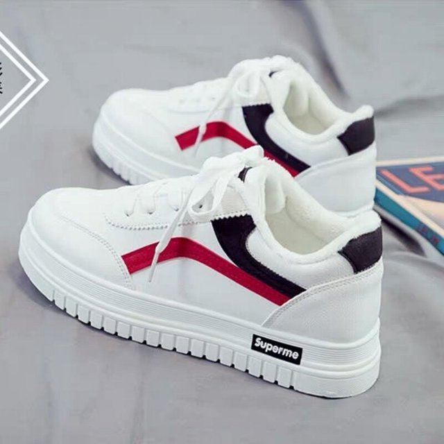 Zapatos blancos de mujer Primavera y otoño Forro de pelo volador Zapatos de mujer de estudiantes coreanos Zapatos de tablero de tiro callejero Zapatos planos casuales Zapatos de una sola