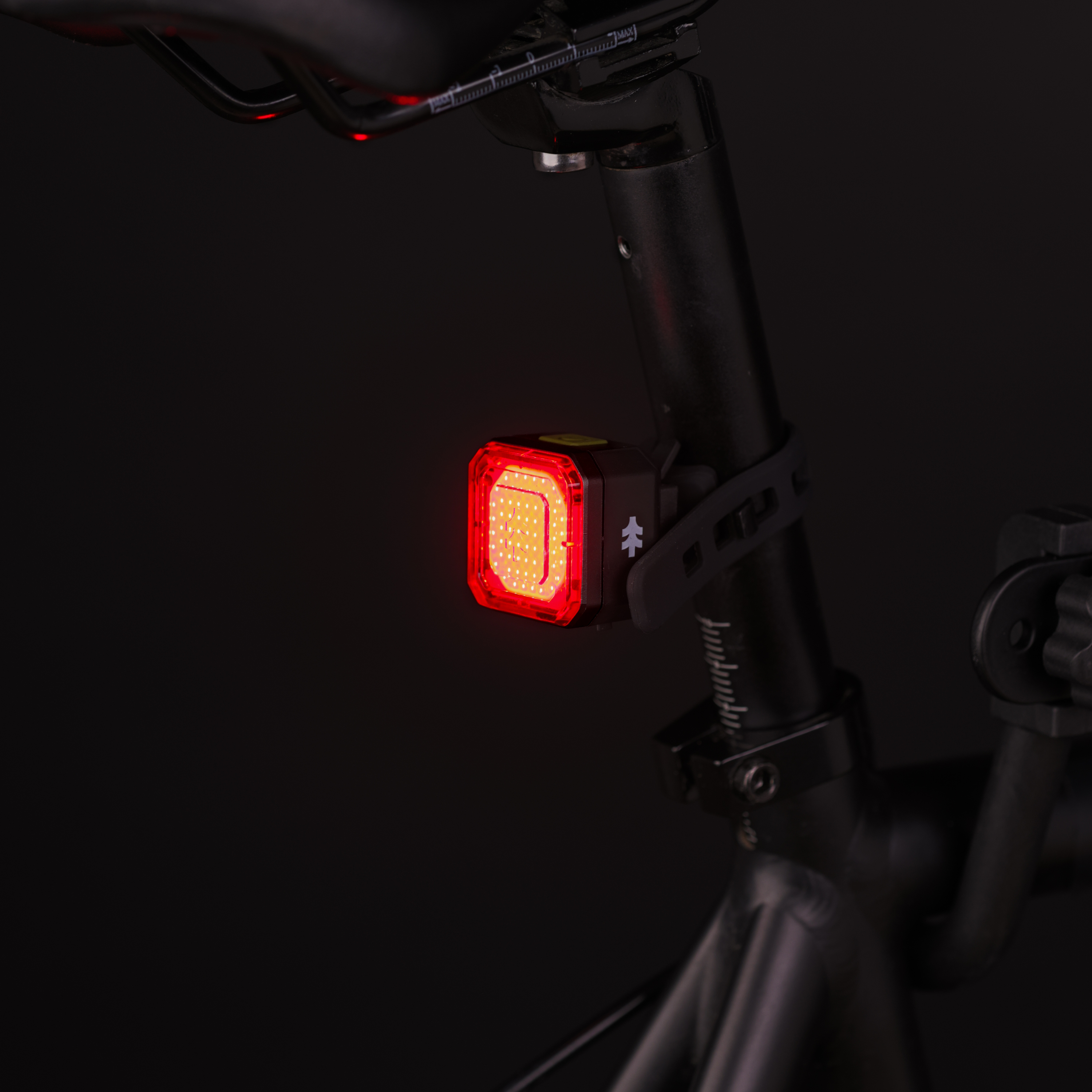 Swiss Tech Rechargeable Bike Taillight 150 Lumens photo 3