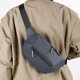 thumbnail image 5 of Bandolera impermeable de nylon para hombre | Mochila deportiva ligera de hombro | Compartimento espacioso, puerto para auriculares | Gris Azul, Negro Durable Travel Messenger de 28x15x9cm, 5 of 6