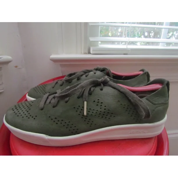 NEW BALANCE CRT300D3 GREEN LEATHER MEN'S TENNIS SHOES SIZE 10.5D