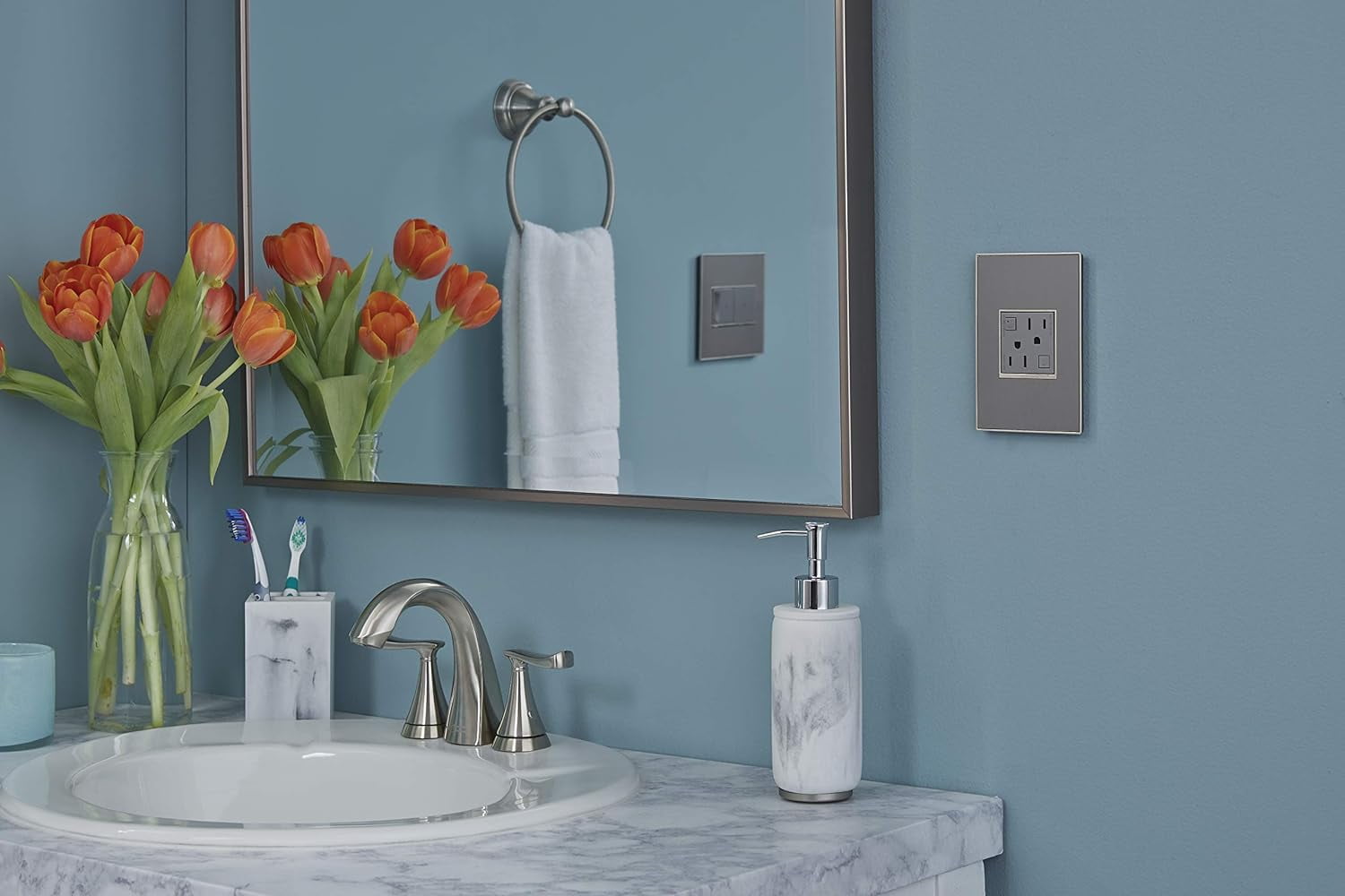 Legrand adorne 15A GFCI Tamper-Resistant Outlet with Matching Wall Plate (Magnesium Finish), AGFTR2152M4WP Standard Outlet with Wall Plate Magnesium