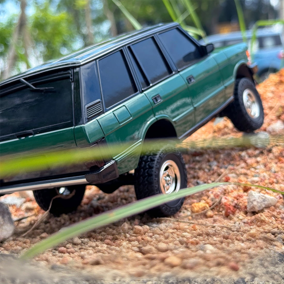 Off-Road RC Car, 1/18 Scale 2.4G 3CH 4WD RC Crawler Car with Flip-up Headlights, RTR Hobby Grade Collectible Model Gift for Adults & Hobbyists