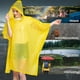 thumbnail image 1 of Poncho impermeable para lluvia al aire libre para senderismo y lluvia para adultos para mujeres y hombres, 1 of 3