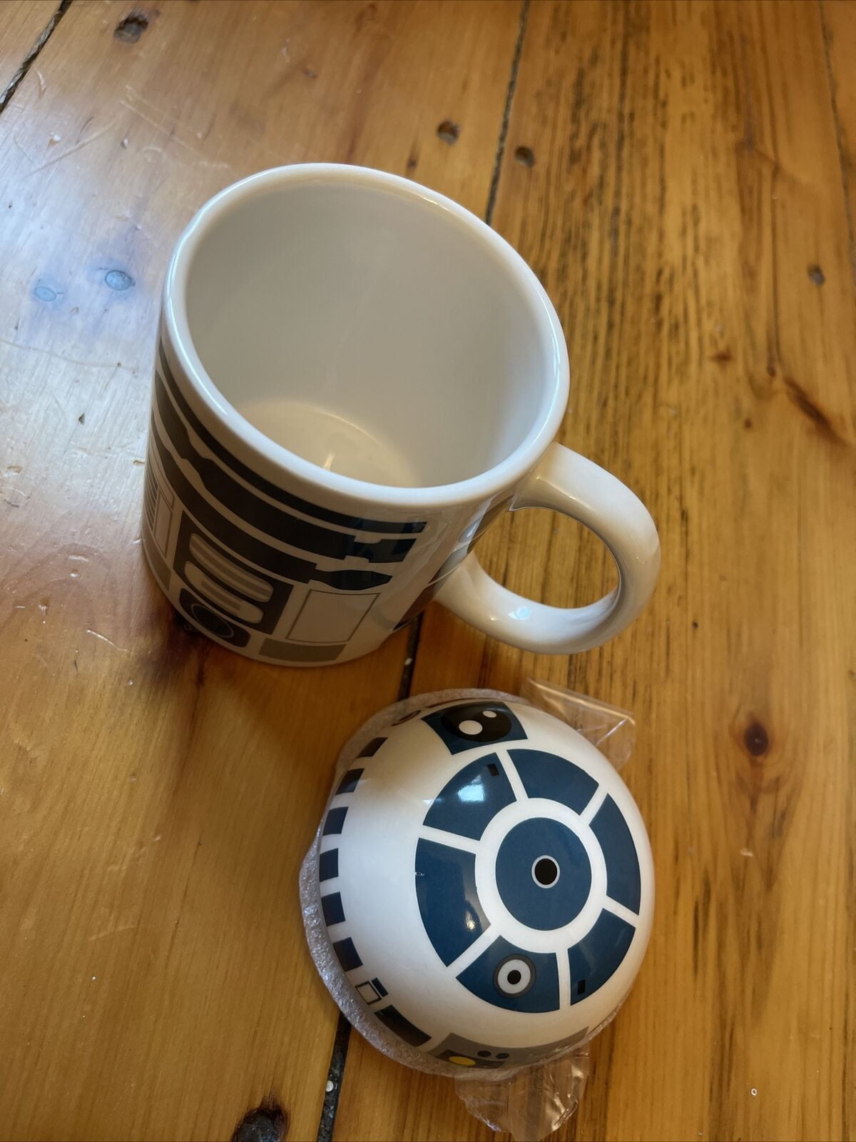 Latte Mug termosensibile R2-D2 e Leila