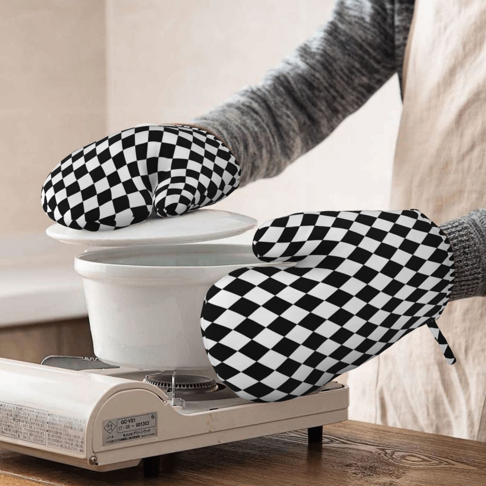 Hirioo Black And White Diamonds for Silicone Oven Mitts for BBQ, Baking, Cooking, Set of 2, Heat Resistant 260℃, Non-Slip Kitchen Essentials