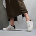 thumbnail image 2 of Zapatillas Neela para Mujer Naturalizer Blanco/Negro Talla 8 M, 2 of 9