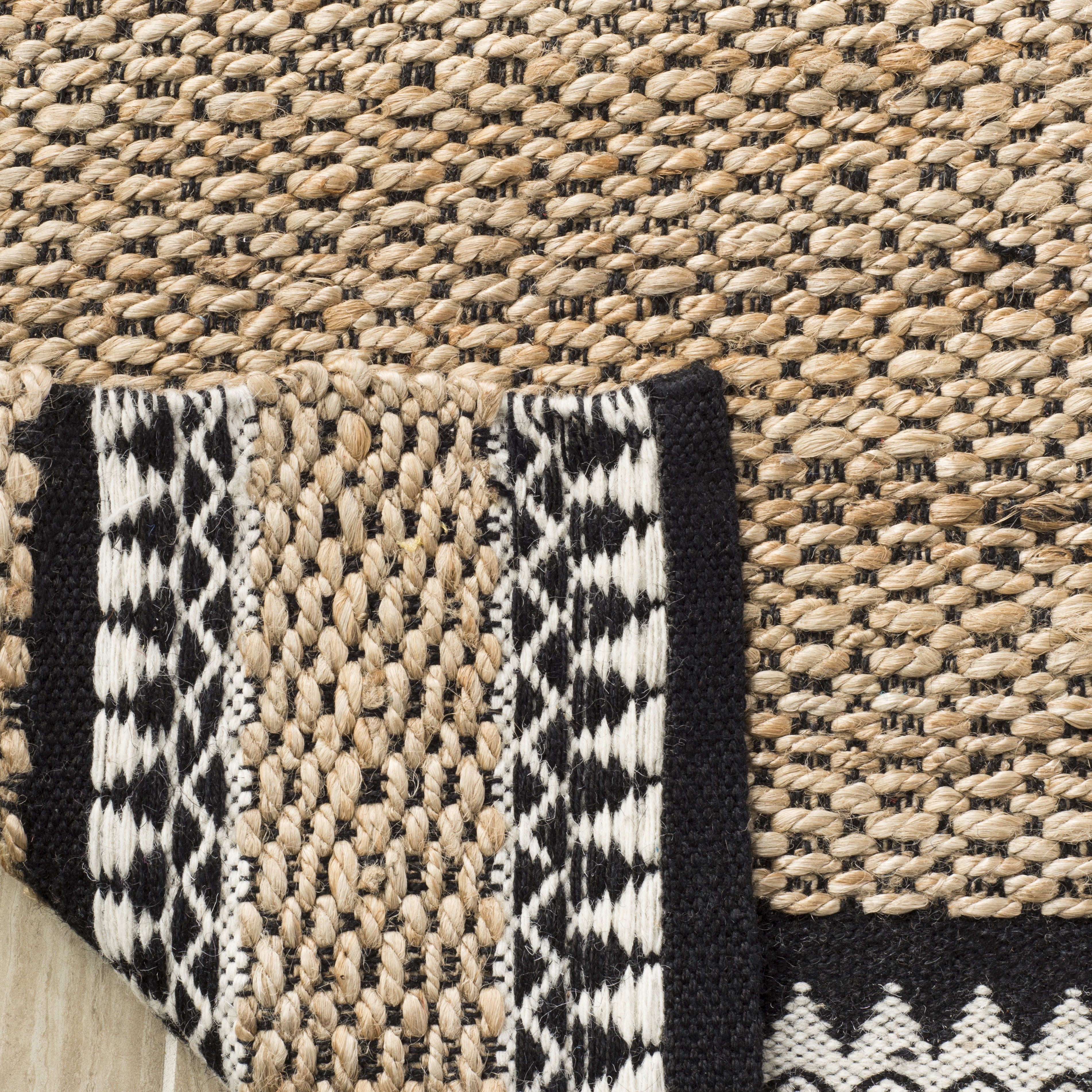 SAFAVIEH Natural Fiber Becky Solid Area Rug, Natural/Black, 5' x 5' Square