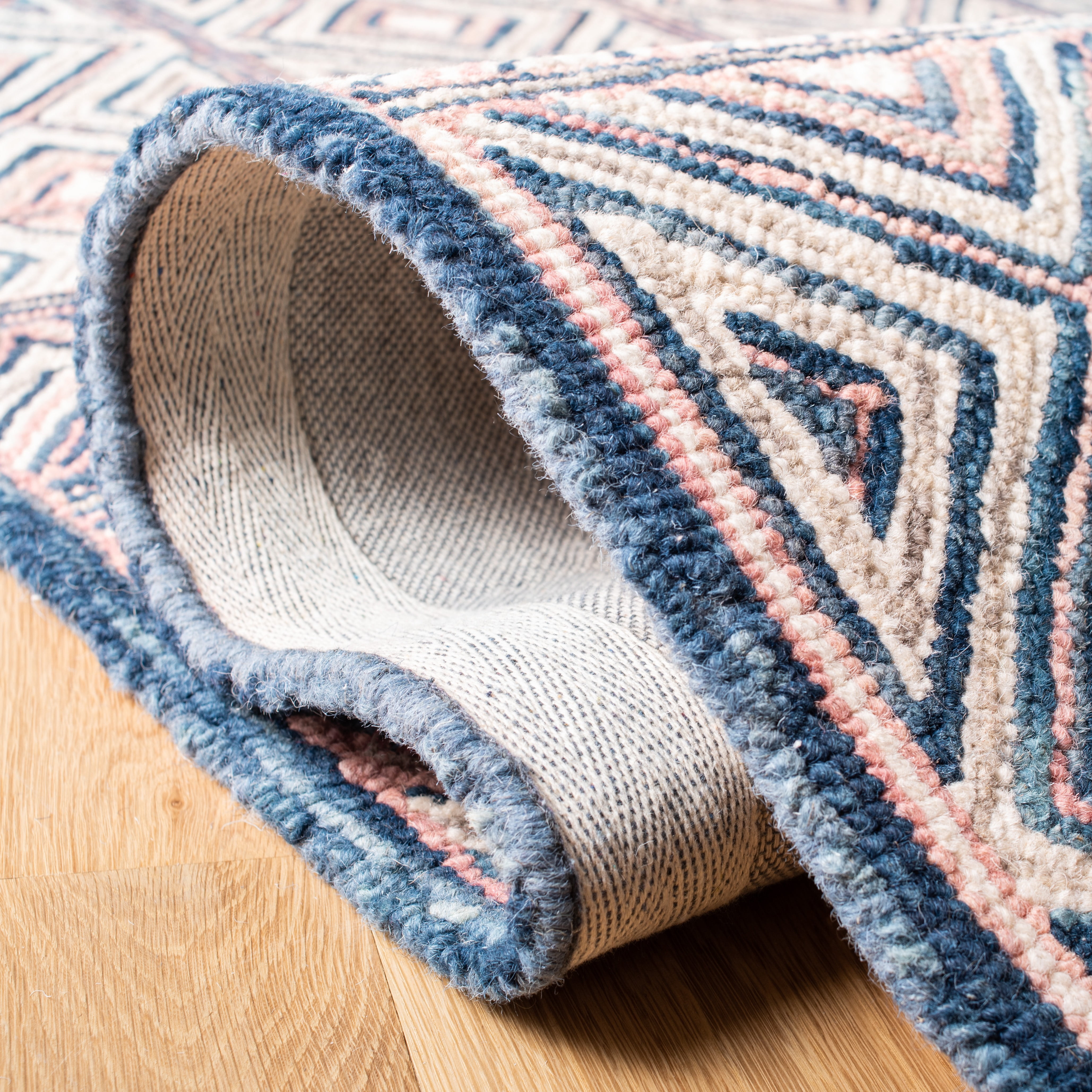 SAFAVIEH Micro-Loop Chao Southwestern Area Rug, Pink/Blue, 5' x 8'