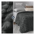 thumbnail image 3 of Cobertor Tipo Piel Ultrasuave y Calido, Ideal para Invierno. Esquimal (Negro, King Size), 3 of 6