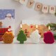thumbnail image 3 of 1 caja de velas navideñas, Papá Noel, muñeco de nieve, piñas pintadas versátiles, velas decorativas, regalos de Navidad, manualidades (copo de nieve) Rojo Verde, 3 of 5