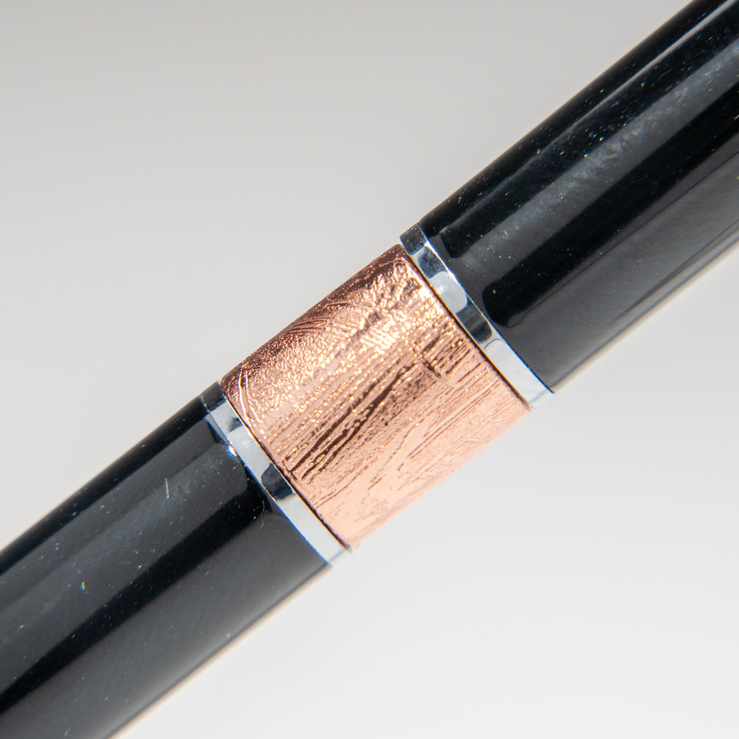 Genuine Muonionalusta Meteorite Pen (Rose Gold)