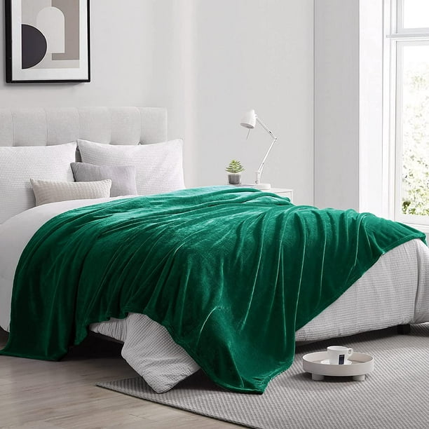 IGUOHAO Fleece Blanket King Size 108x90 Emerald Green Plush Fuzzy Lightweight Throw Super Soft Microfiber Flannel Nap Blankets for Couch Bed Sofa Ultra Luxurious Warm and Cozy for All Seasons Walmart....