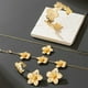 thumbnail image 4 of Set de joyería floral vintage 5 piezas | Collar, pulsera, anillo, pendientes, brazalete de aleación de oro | Elegante motivo floral, duradero, regalo llamativo, accesorio para disfraces, 4 of 6