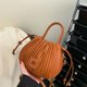 thumbnail image 1 of Bolso de diseño de nicho para mujer, bolso de mano tipo cubo plisado de primavera, bolso cruzado de hombro que combina con todo, 1 of 6
