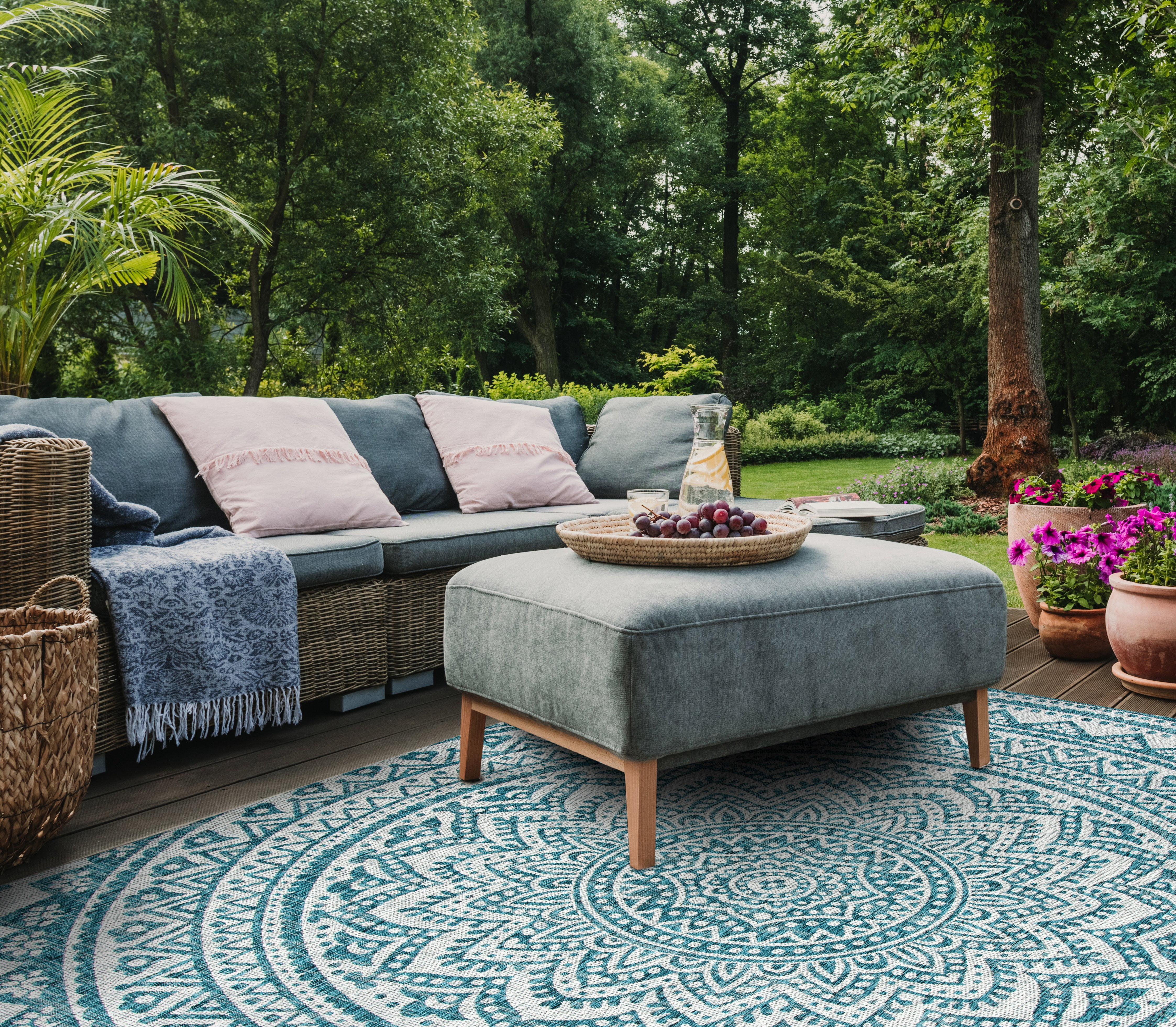 SAFAVIEH Outdoor CY8734-37212 Courtyard Light Grey / Teal Rug