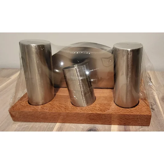 2 Of 4 Pieces Napkin And Salt & Pepper Set