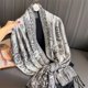 thumbnail image 4 of Bufanda elegante con estampado de flores para mujer, chal grueso de imitación de cachemira con borlas, resistente al frío y cálido para otoño e invierno, protección para el cuello, 4 of 5