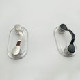 thumbnail image 2 of Insignia de identificación para llevarla con seguridad, elegante accesorio con cierre magnético, universal para cualquier armario, portagafas magnético para protección diaria, plateado y negro., 2 of 5