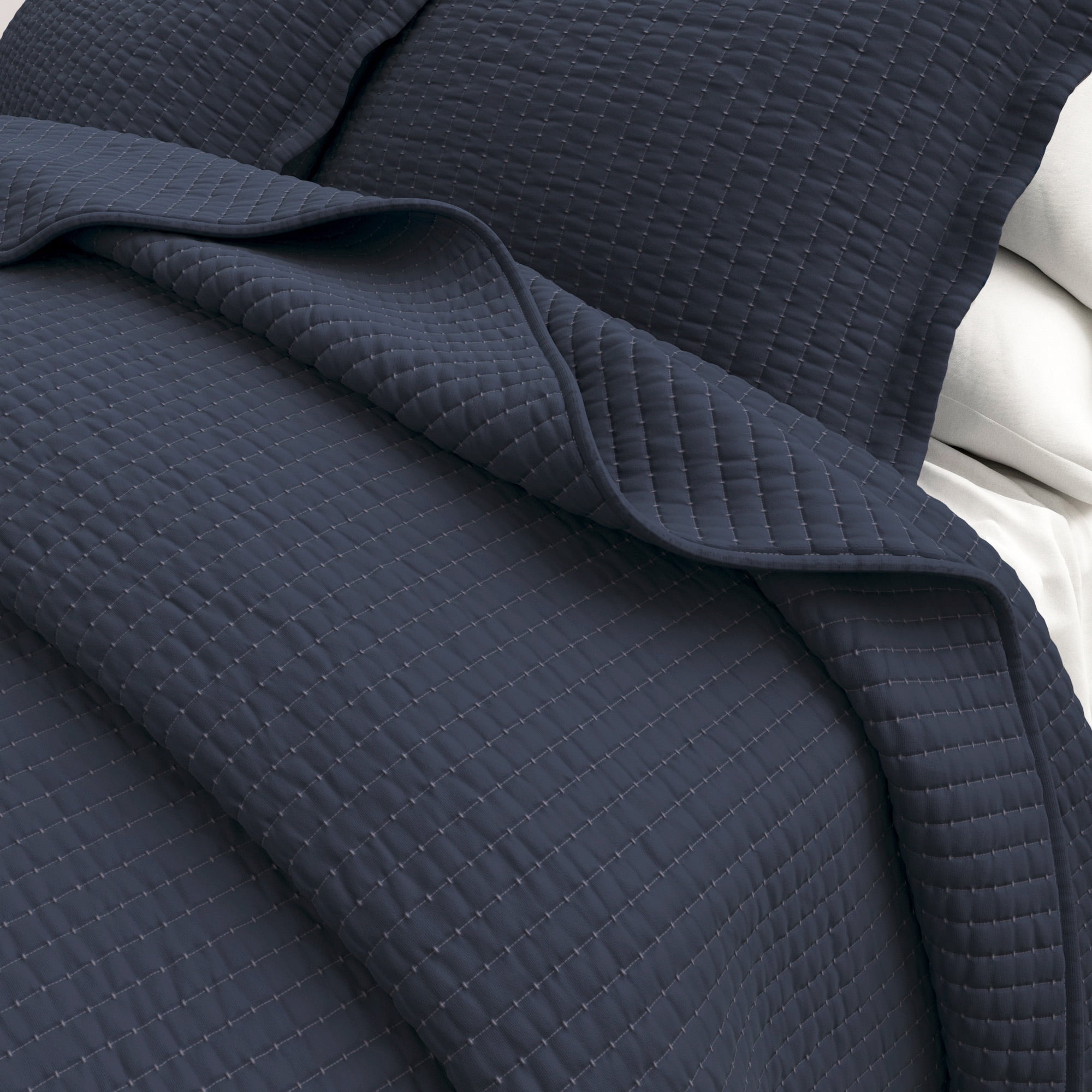 Solid Quilt Set - Lightweight, Soft, All-Season - 3-Piece Reversible Channel Stitched Bedding Set (Full / Queen, Navy)