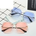 thumbnail image 3 of Lunettes de Soleil Il de Chat Classiques Unisexes Y1216, 3 of 5